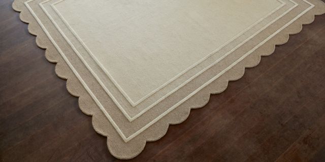 Mesta Rug in Beige with Scalloped Border | Plush